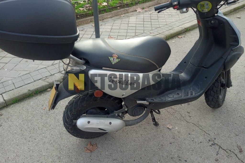Carénage arrière gauche noir peugeot trekker, tkr – pièce moto, scooter