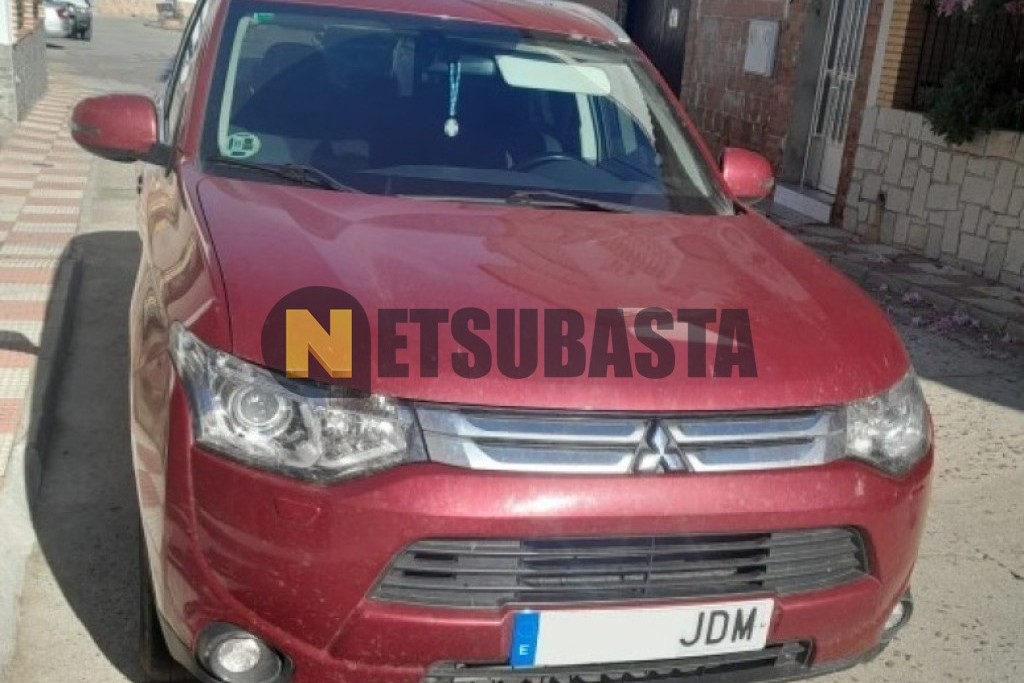 Mitsubishi Outlander 2WD 220 DI-D 2015