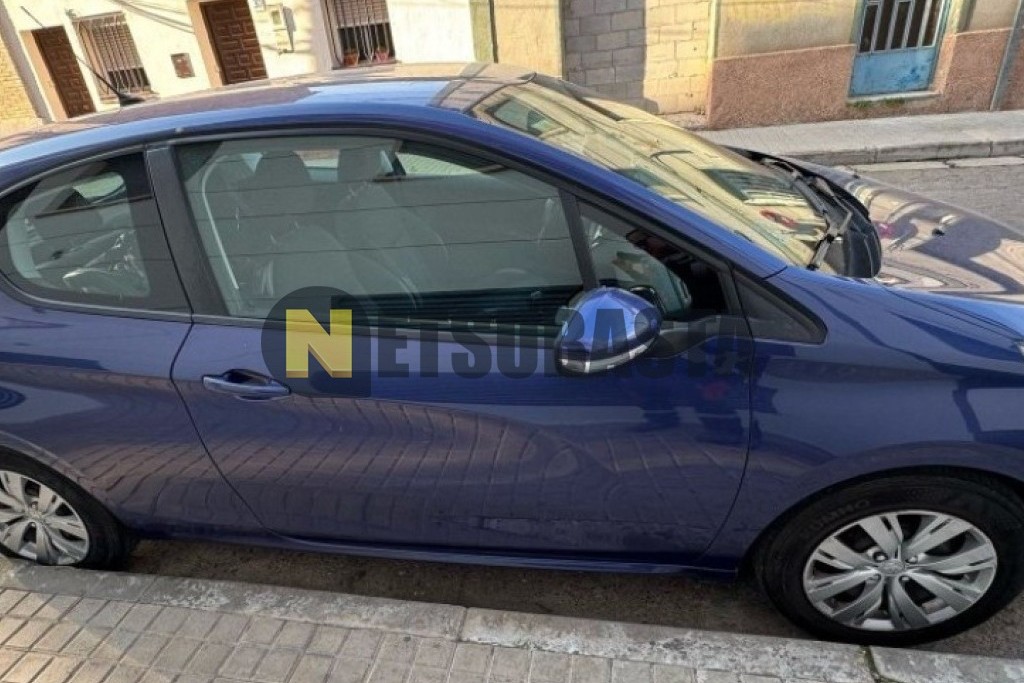 Peugeot 208 1.2 PureTech 2012