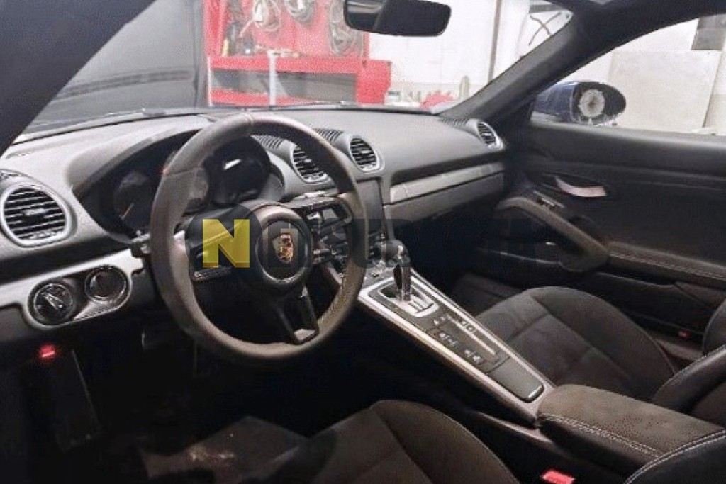 Porsche 718 Cayman GT4 PDK 2021