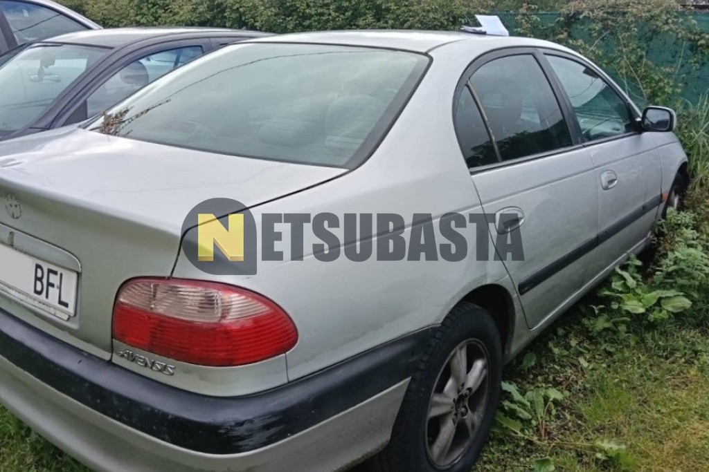 Toyota Avensis 1.8 VVT-i Aut. 2001