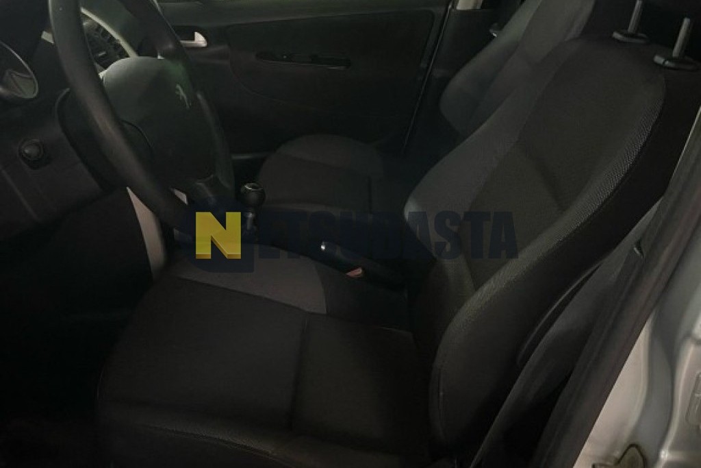 Peugeot 207 1.4i 2012