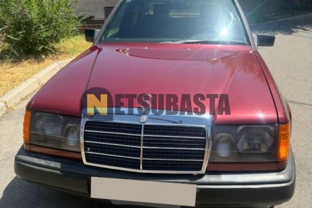 Mercedes-Benz 300E 1990