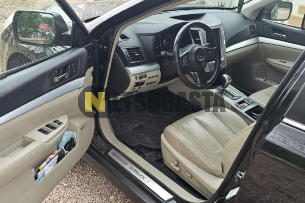 Subaru Outback 2.5i Lineartronic 2010
