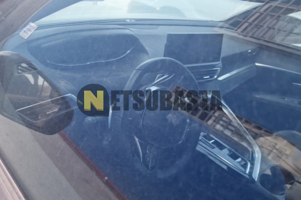 Peugeot 3008 Plug-In Hybrid e-EAT8 2024