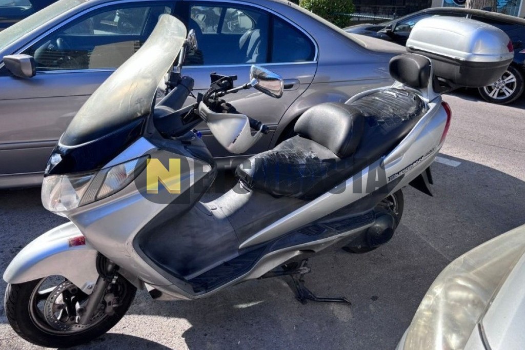 Suzuki Burgman 400 2005