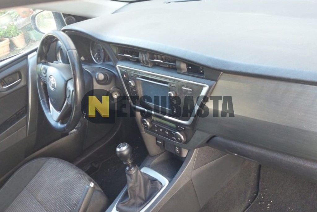Toyota Auris Touring Sports 90D 2014