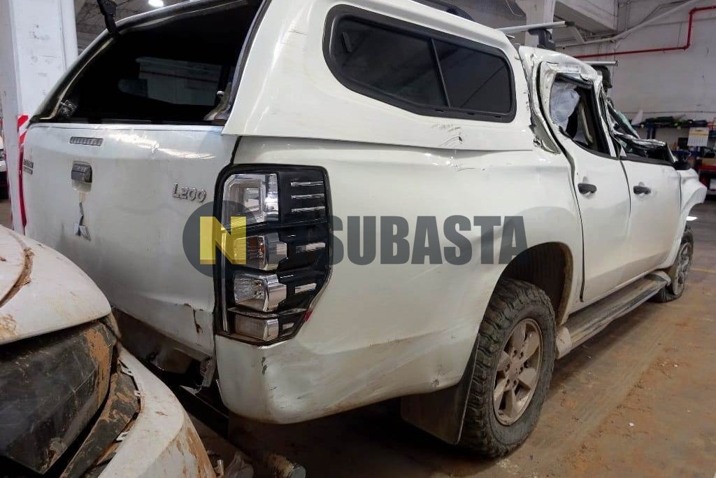 Mitsubishi L200 Doble Cabina 220 DI-D 2021