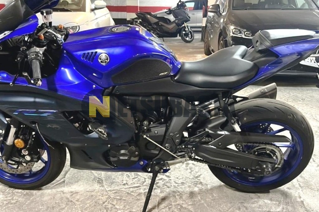 Yamaha R7 2023