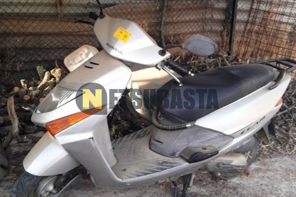 Honda SCV 100 LEAD 2004