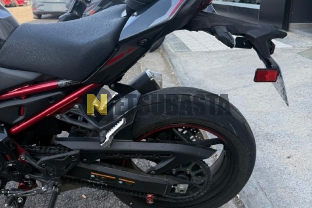 Kawasaki Z 900 2025