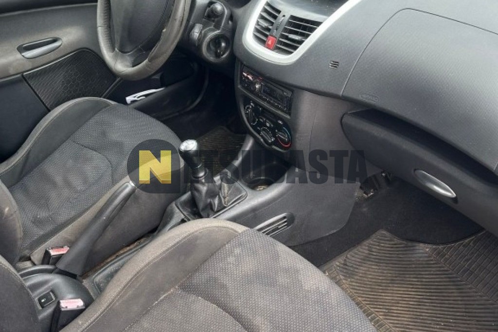 Peugeot 206 + 1.1 2010