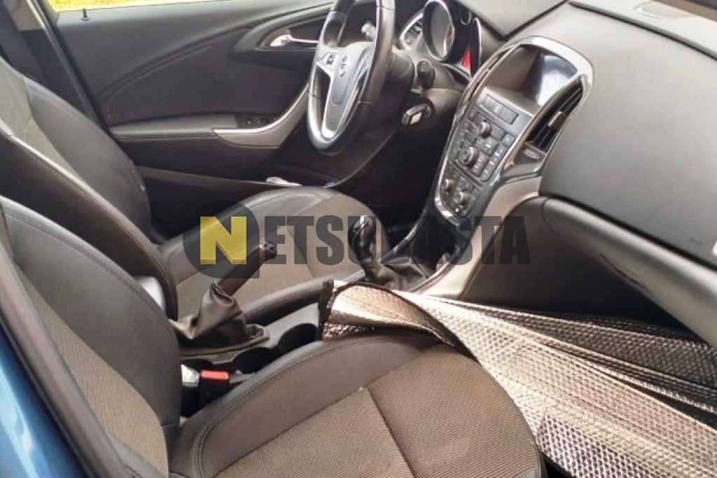 Opel Astra Sports Tourer 2.0 CDTI 2013