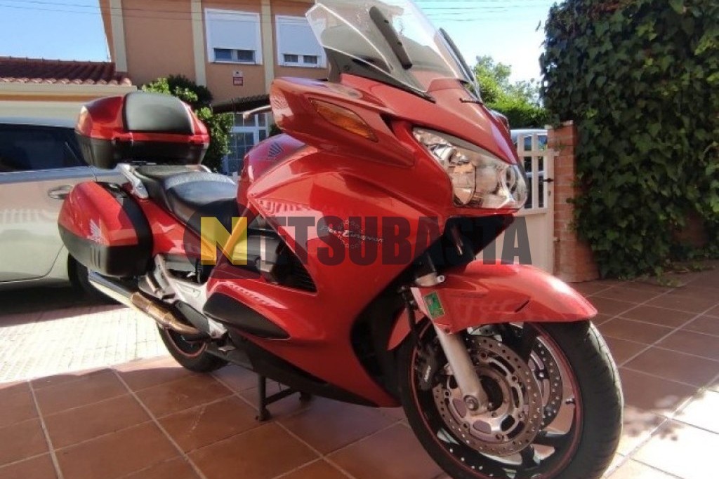 Honda PAN-EUROPEAN ST 1300 2002