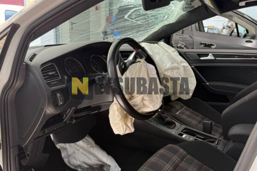 Volkswagen Golf GTI 2.0 TSI BMT DSG 6 vel. 2016