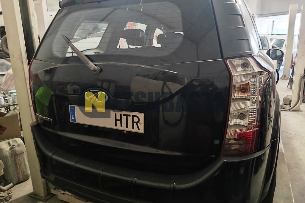 Mahindra XUV 500 AWD W6 2013