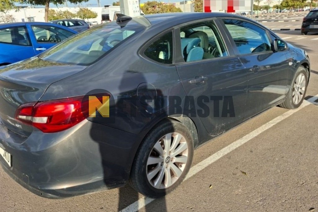 Opel Astra Sedán 1.6 CDTi 2015