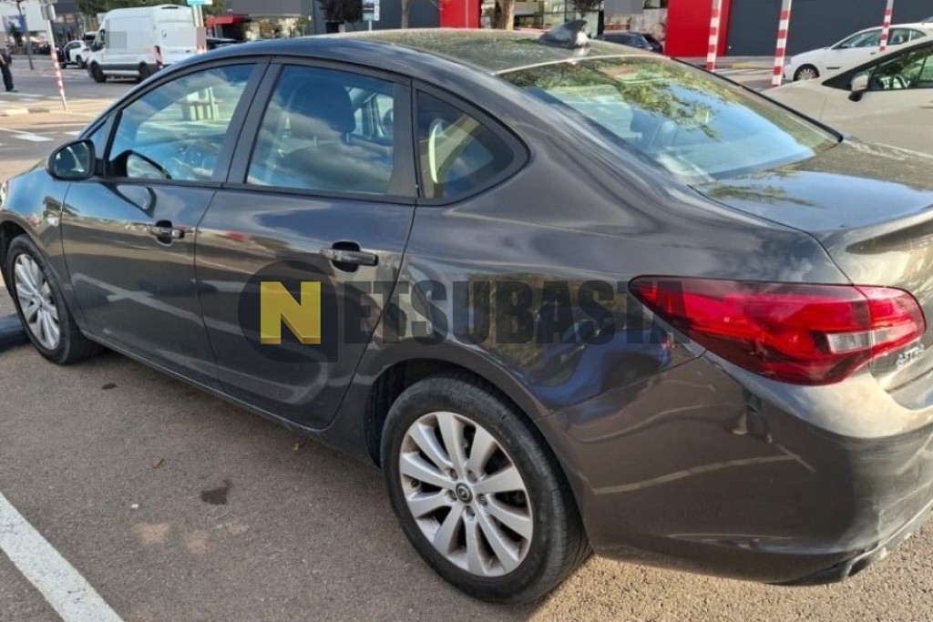 Opel Astra Sedán 1.6 CDTi 2015