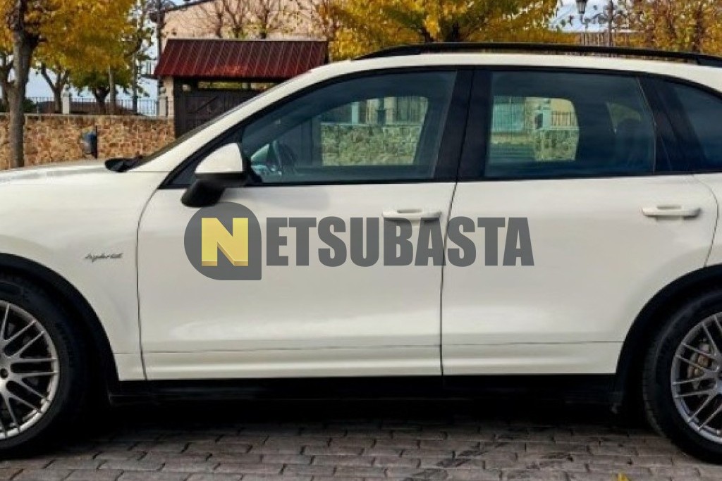 Porsche Cayenne S Hybrid 2011