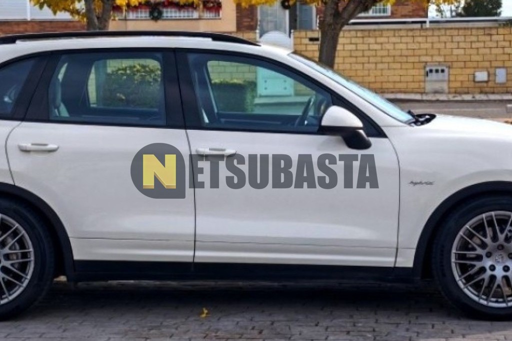 Porsche Cayenne S Hybrid 2011