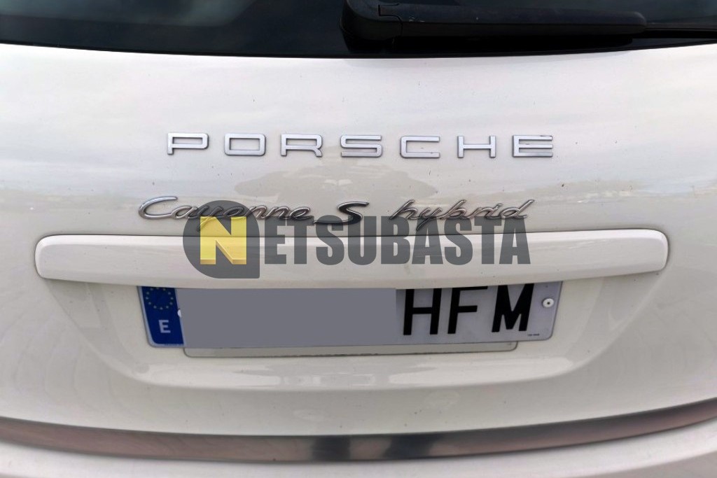 Porsche Cayenne S Hybrid 2011