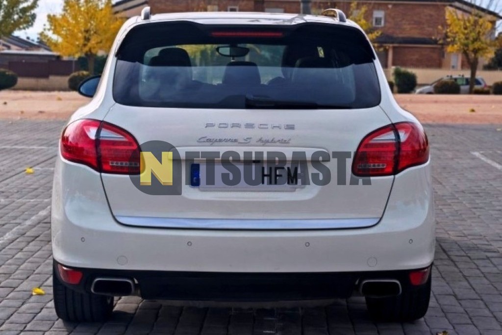Porsche Cayenne S Hybrid 2011
