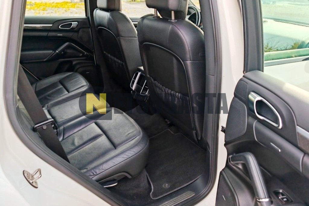 Porsche Cayenne S Hybrid 2011