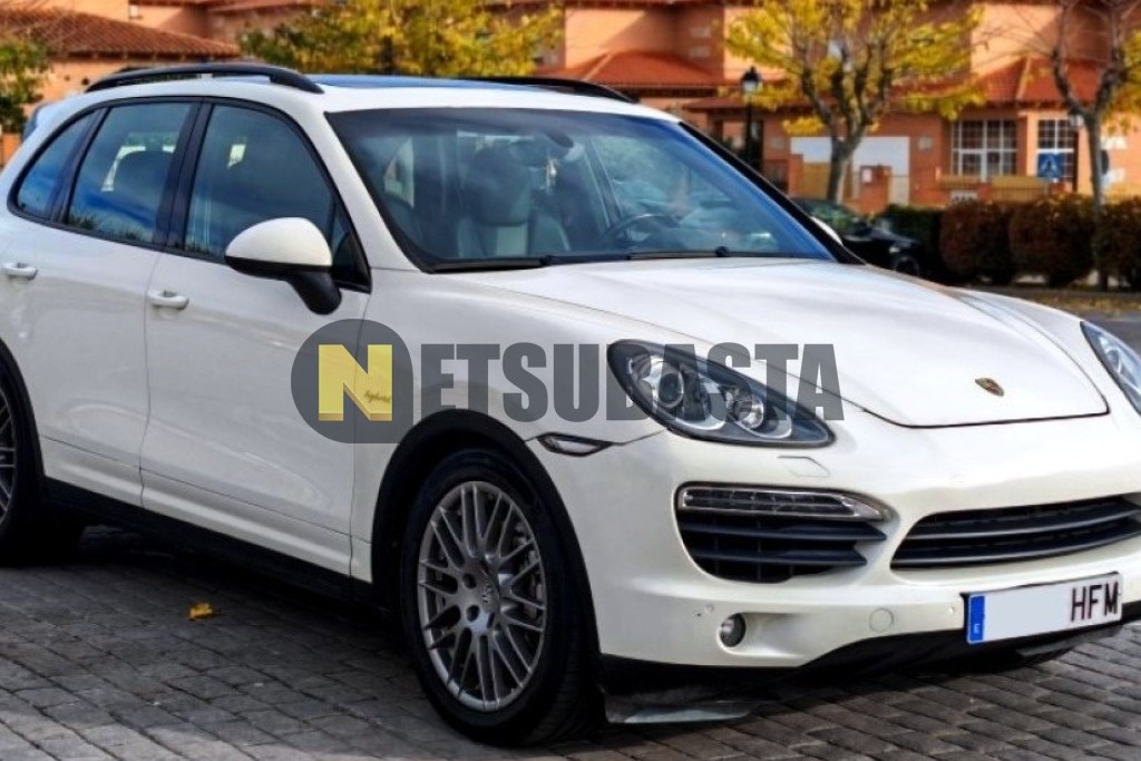 Porsche Cayenne S Hybrid 2011