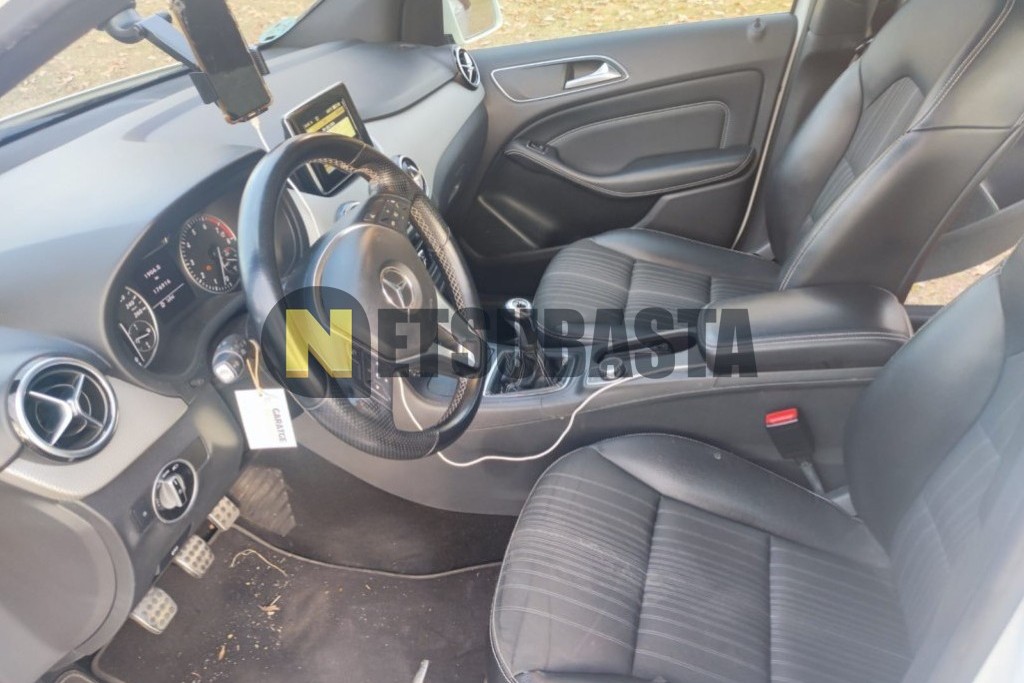 Mercedes-Benz B 180 2012