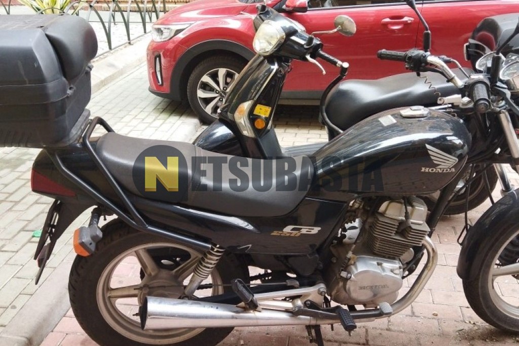 Honda CB 250 TWO FIFTY 2002
