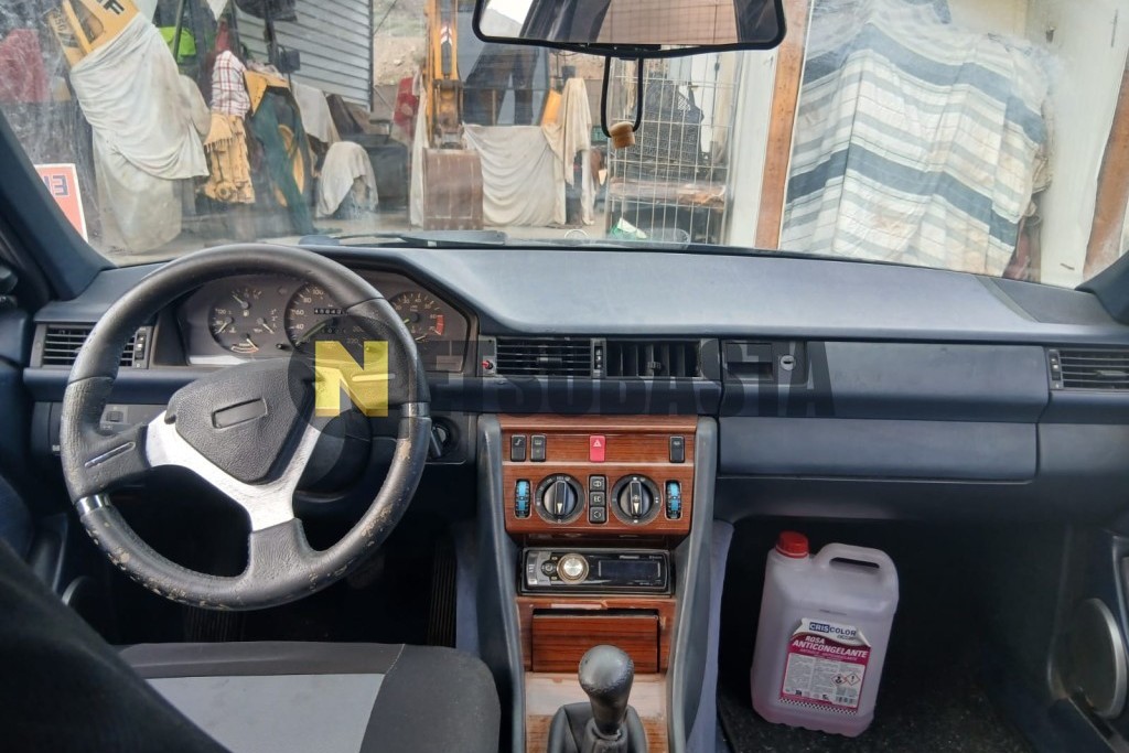 Mercedes-Benz 230E 1989