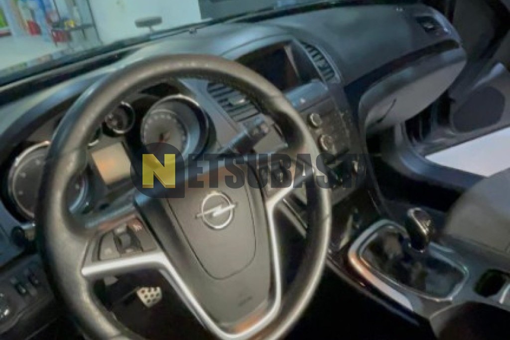 Opel Insignia Sports Tourer 2.0 CDTI 2011