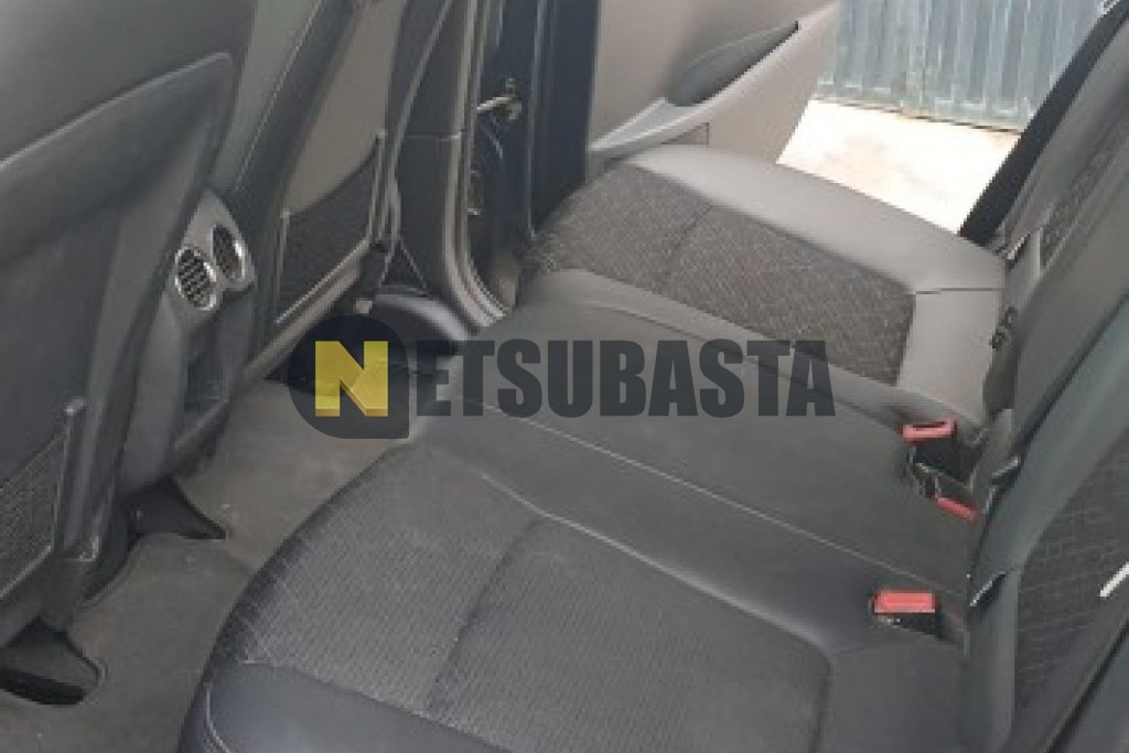 Peugeot 3008 HYbrid4 2014