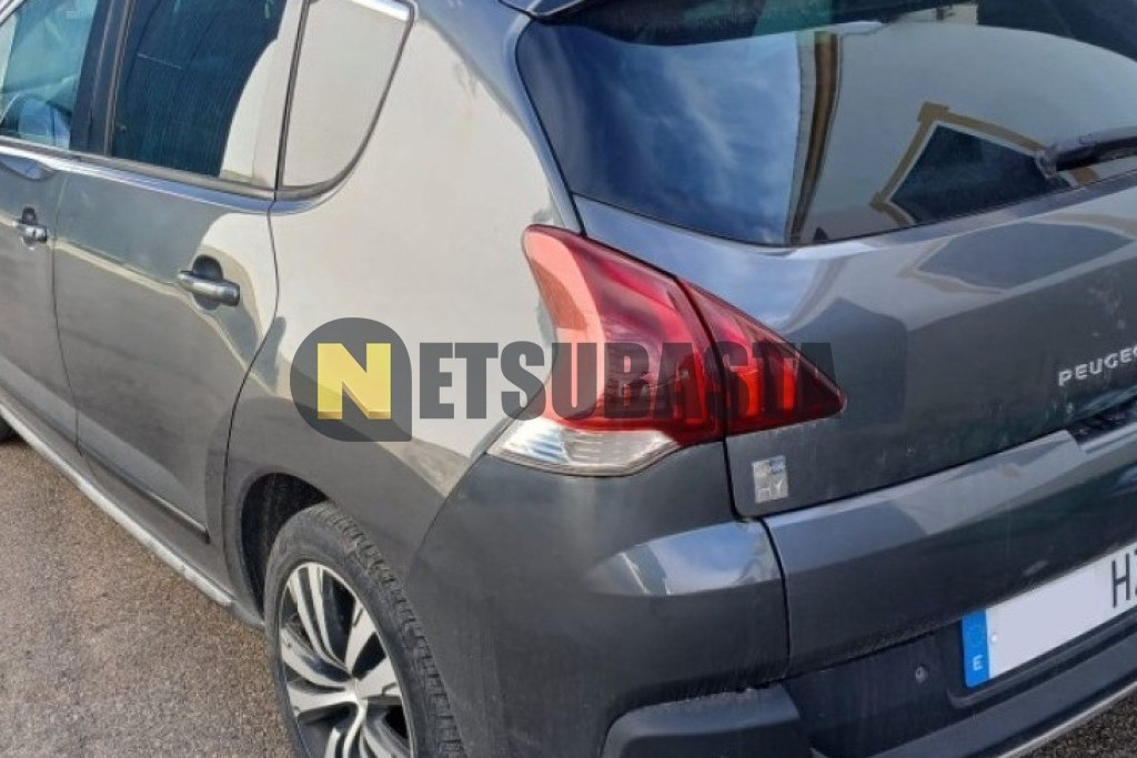 Peugeot 3008 HYbrid4 2014