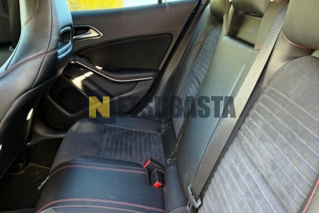 Mercedes-Benz GLA 220 CDI 4MATIC 7G-DCT 2015