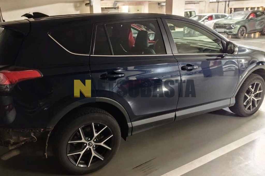 Toyota RAV4 2.5 hybrid 2017