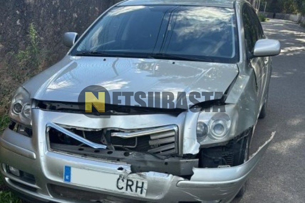 Toyota Avensis Sedán 2.0 D-4D 2004