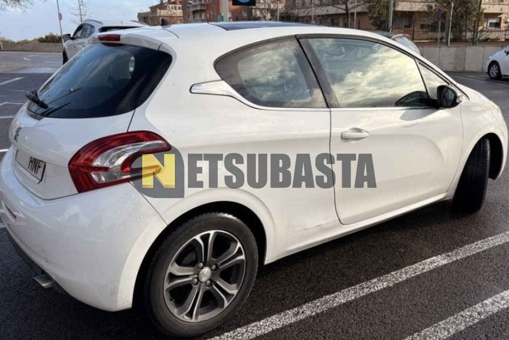 Peugeot 208 1.2 VTi 2012
