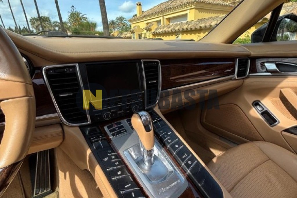 Porsche Panamera 4 2011