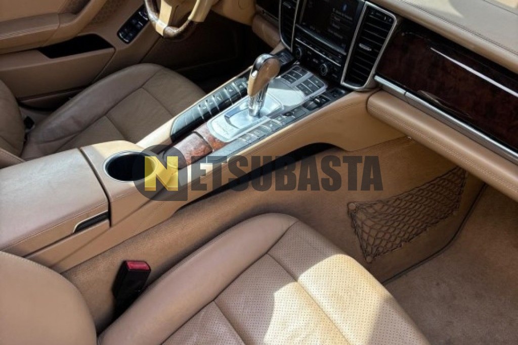 Porsche Panamera 4 2011