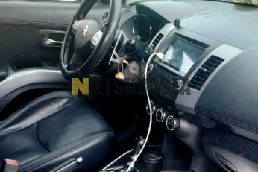 Citroën C-Crosser 2.2 HDi FAP DCS 2011