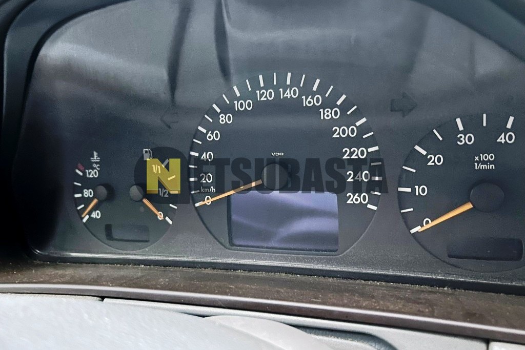 Mercedes-Benz E 240 2000