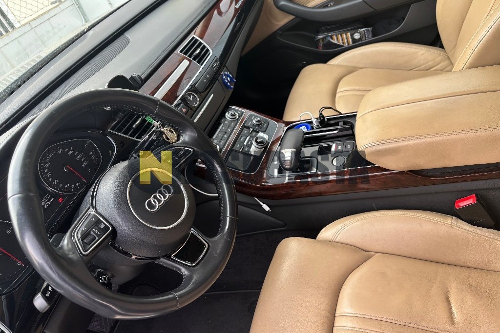 Audi A8 3.0 TDI quattro tiptronic 8 vel. 2012