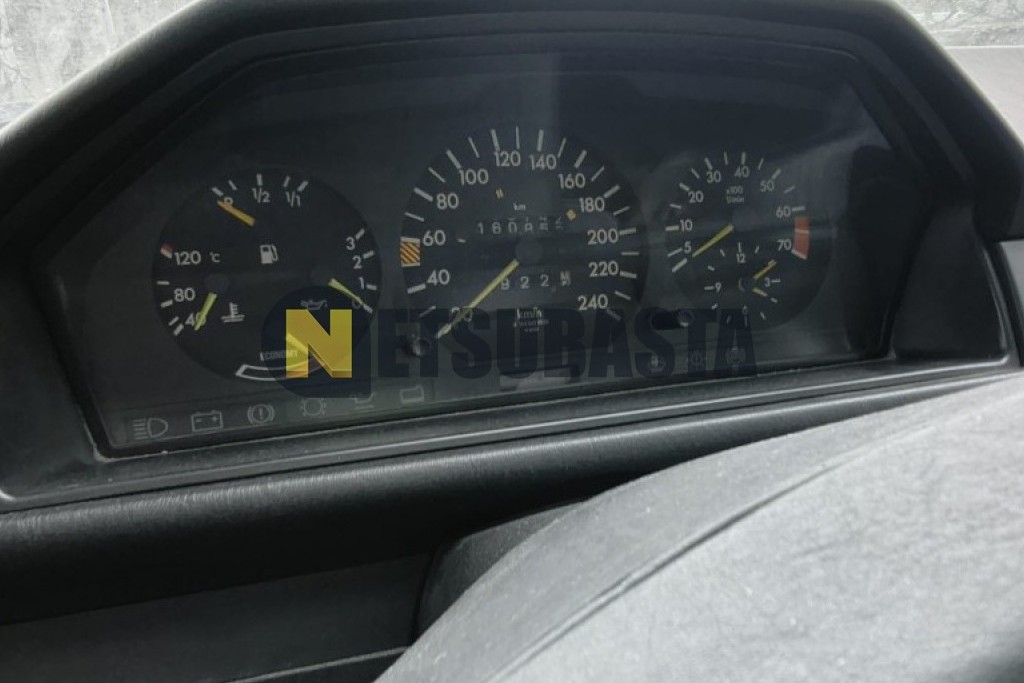 Mercedes-Benz 300 E 1986