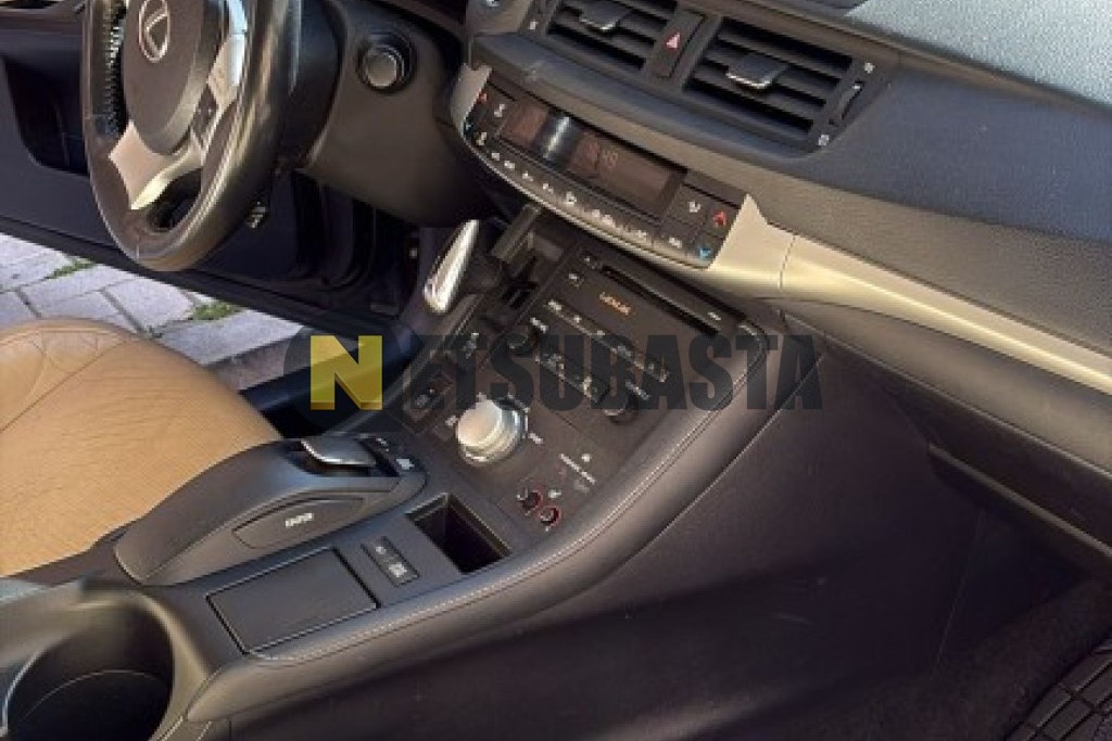 Lexus CT 200h 2011