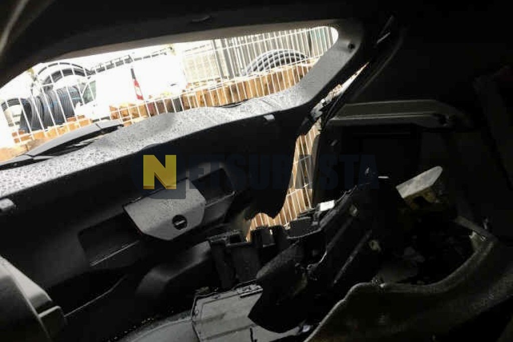 Peugeot 2008 Hybrid e-DCS6 2025