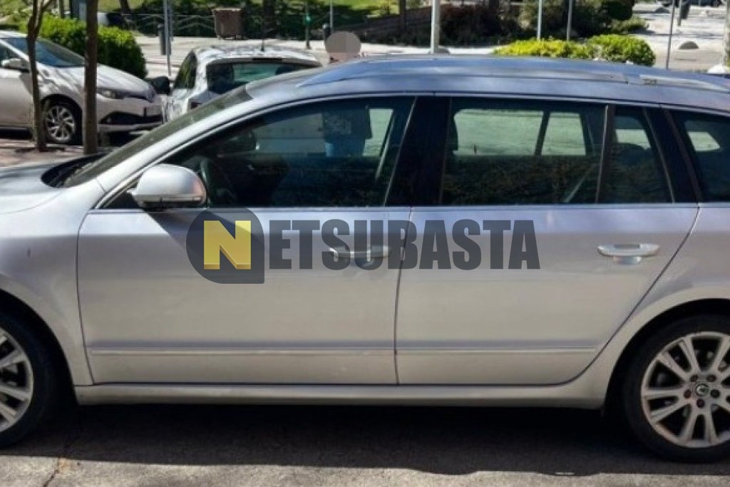 Skoda Superb Combi 2.0 TDI DPF DSG 4x4 2011