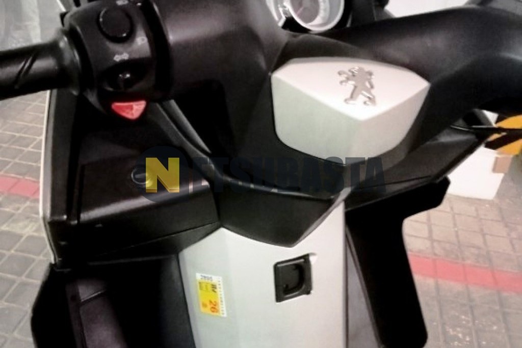 Peugeot SATELIS 125 2012