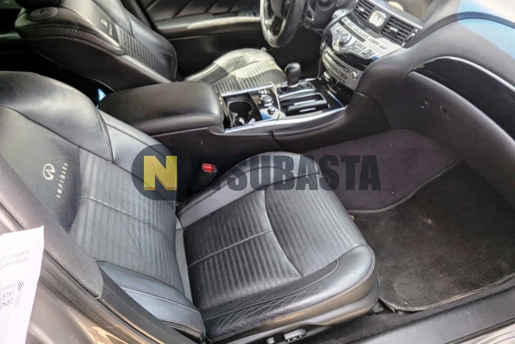 Infiniti M30d S 2013