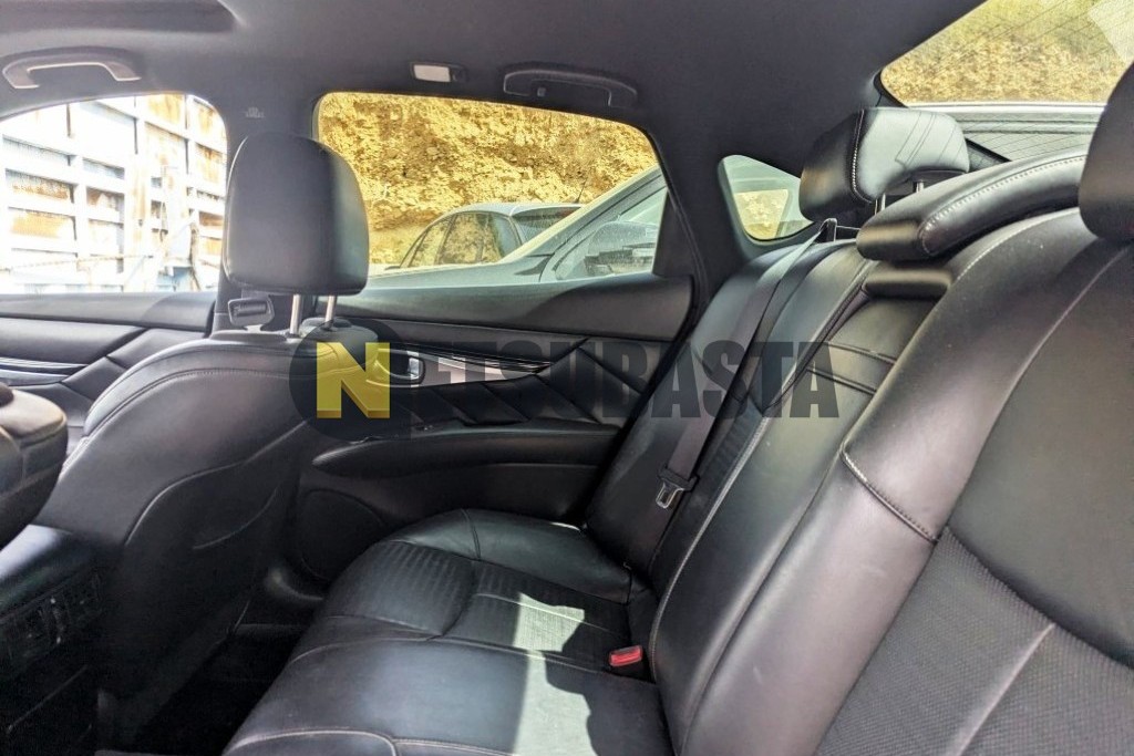 Infiniti M30d S 2013